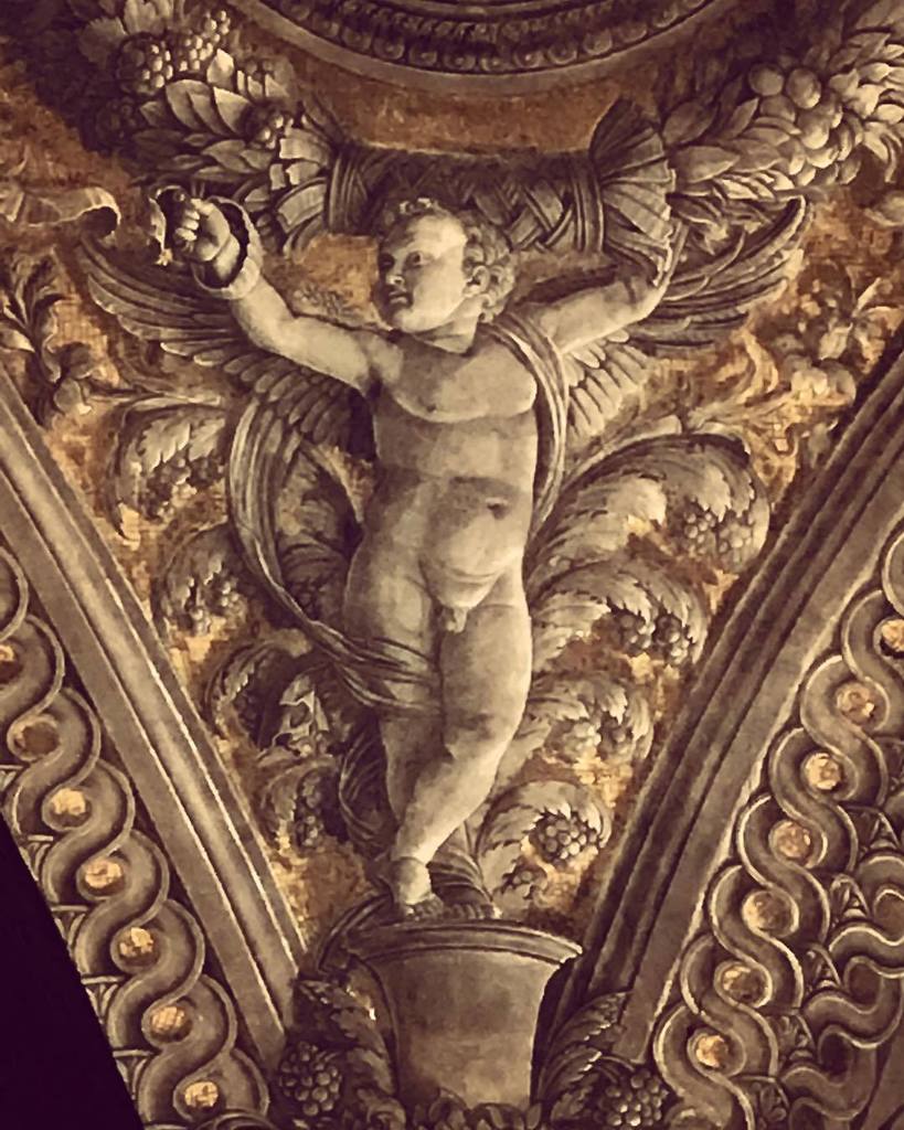 kn0l0gy's tweet photo. L’angelo è un’illusione ottica. (Soffitto della #camerapicta) .
.
.
#lookingforanangel #igmantova #gazzettadimantova #igmantova_scuola #visitmantua #palazzoducalemantova #ig_lombardia_ #ilpassaporto #in_lombardia #ig_italia #top_lombardia_photo #lombar… https://t.co/hut1uBU1Is https://t.co/CKqH4mLeqa