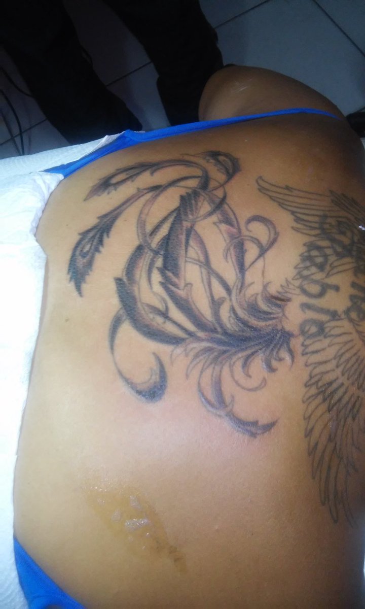Gi19810464's tweet photo. Eu terminando minha tatoo nas costa https://t.co/nGT7doHn3v