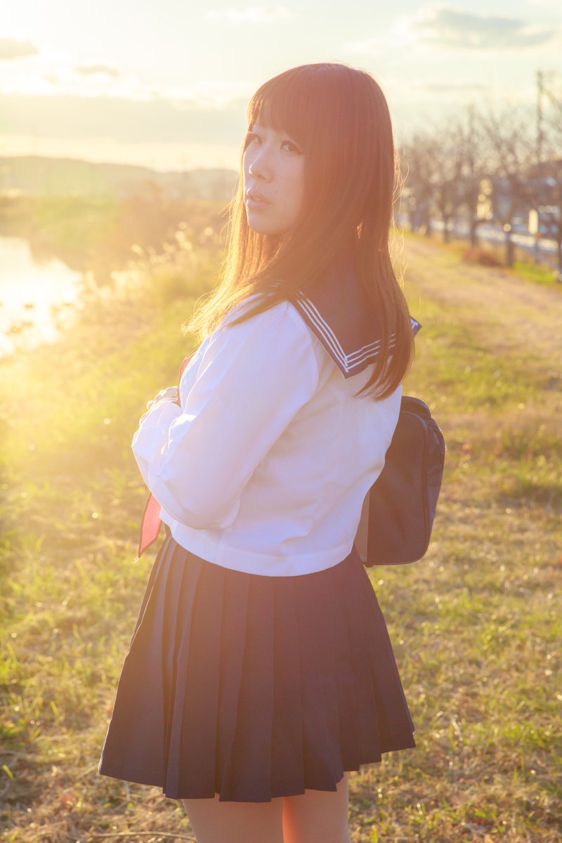 からす בטוויטר 振り返る 説明するのは野暮だけど 単に女性が振り返っ ている組み写真って意味に加えて 学生のときこんな青春あったっけいや無いって意味と ポトレ初めて2年 光の扱い方こなれてきたなぁっていう意味の振り返る 説明無いと分からない