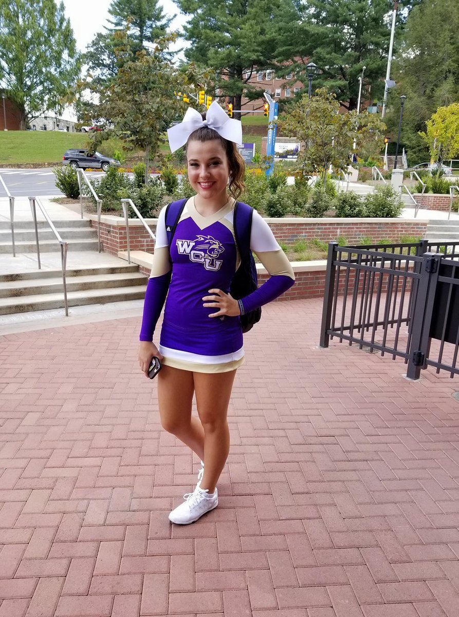 Happy Birthday to first year <a href="/CarleeSutton/">Carlee Sutton</a> 😻 Whee hope you have a great day!! 💜💛
