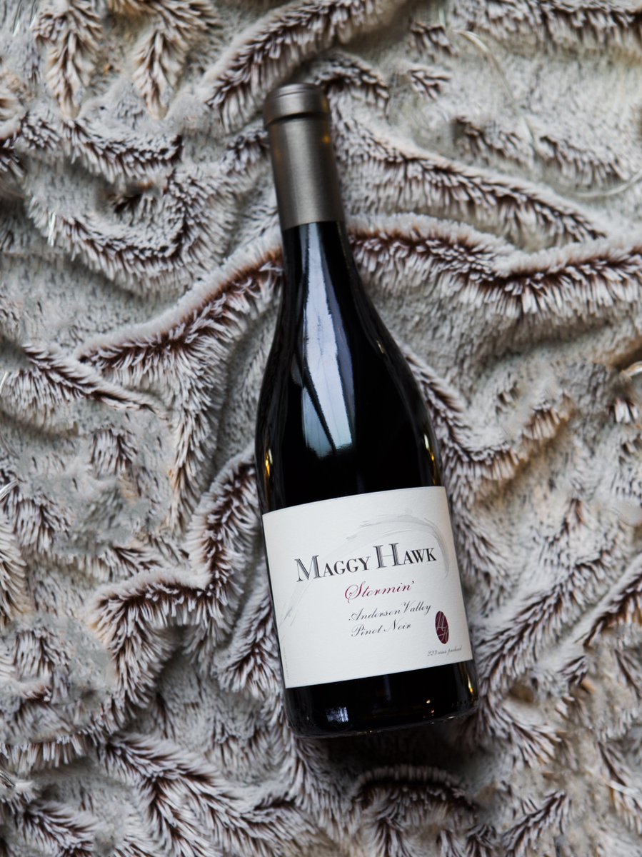 maggyhawk's tweet photo. Stormin' holiday parties with our favorite Pinot in tow. Made from clone 667 https://t.co/BtOBUF7JQR 🍷 #CharacterPrevails https://t.co/aMVbyLQgHD