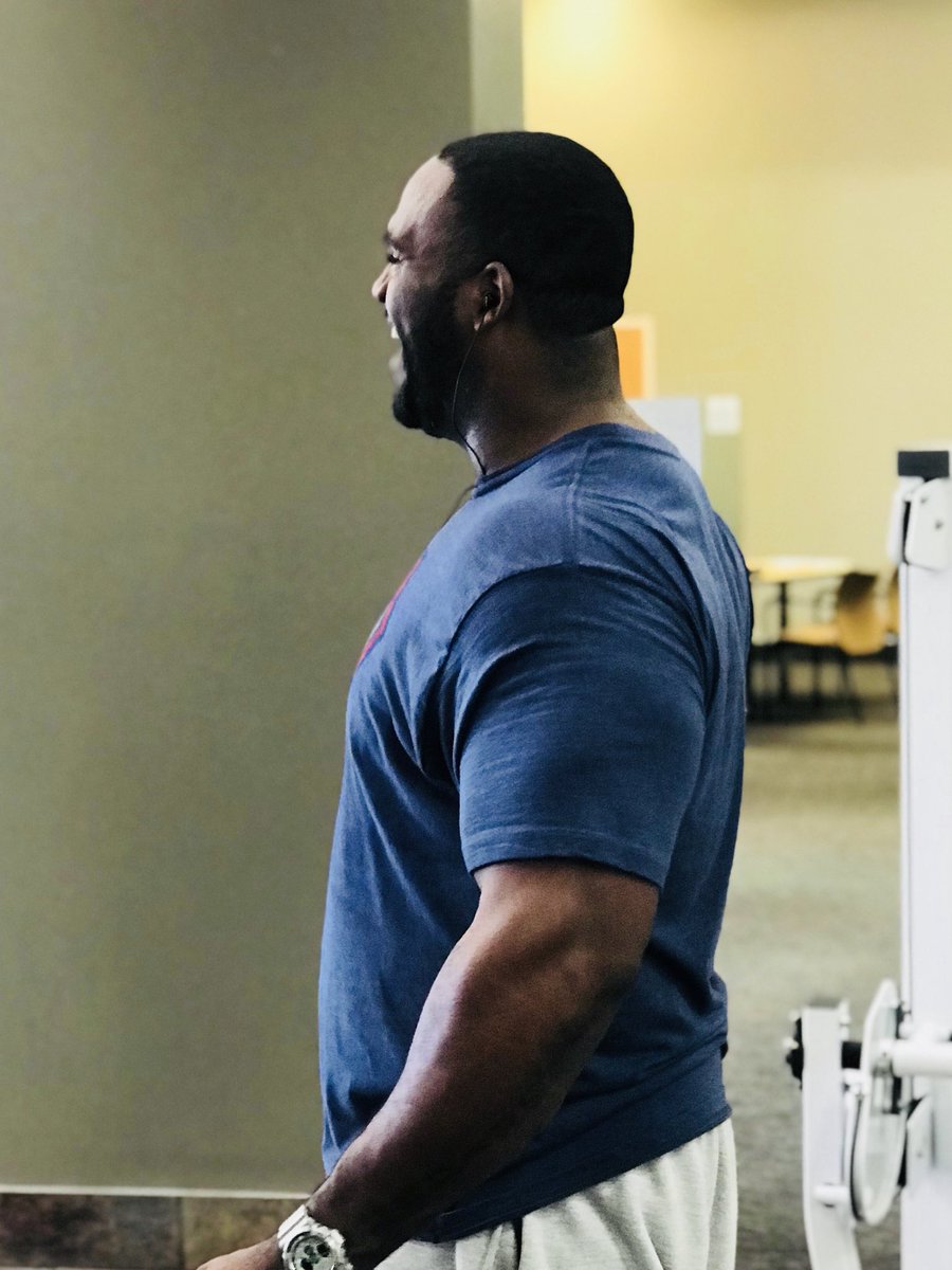 uknomeBIG's tweet photo. Fresh off that arm workout! #smilebishh #armday #BigLean #LeanandMean #SOE #Shredding #fitness #WorksForMe #buildnotbought #hogglife ππͺπΎ https://t.co/N3ROwQhZ44