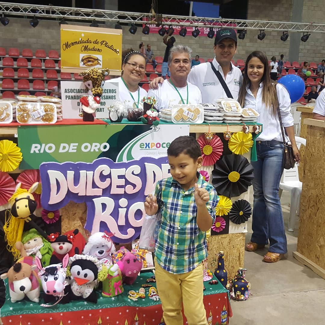ccampocuello's tweet photo. Nos sentimos orgullosos de las apuestas productivas que cada uno de los municipios trajo a EXPOCESAR2017 @expocesar2017 Aun hay muchos productos maravillosos a precios de feria! https://t.co/I9harhNVvQ