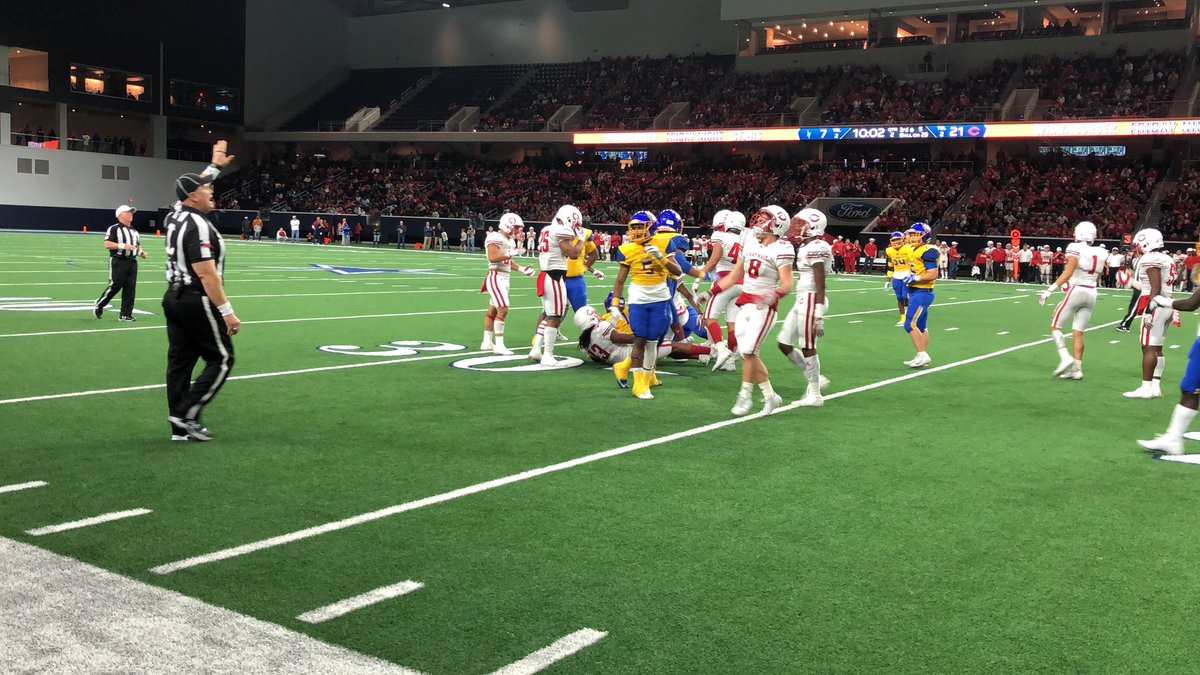 PrepNation_TV's tweet photo. #TXPrepStars: Class #4AI Semifinal 
Photo Gallery 15 By Boss Hogg BBQ.
@CarthageDawgs 46-39 @LVPirates
FINAL #TXHSFB #UILTexas https://t.co/y8PGvhAKO0