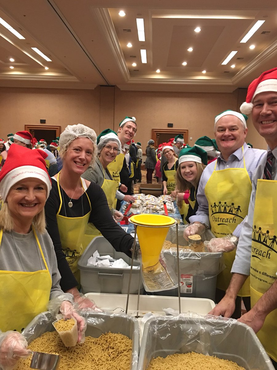 JohnHMerrill's tweet photo. We had a great time participating in the Council of State Governments Campaign Against Hunger Service Project this morning. Conference attendees prepared more than 38,000 prepackaged meals to meet the needs of the hungry in Nevada!#CSG2017 https://t.co/PrffwDEe7W