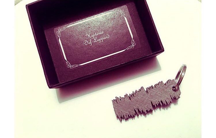 LydiaWatsonxox's tweet photo. Gave one of callums Christmas presents to him early🙈 a key ring made from the sound waves of our song by his favourite band @DefLeppard @rickallenlive https://t.co/foUXaYMTsn