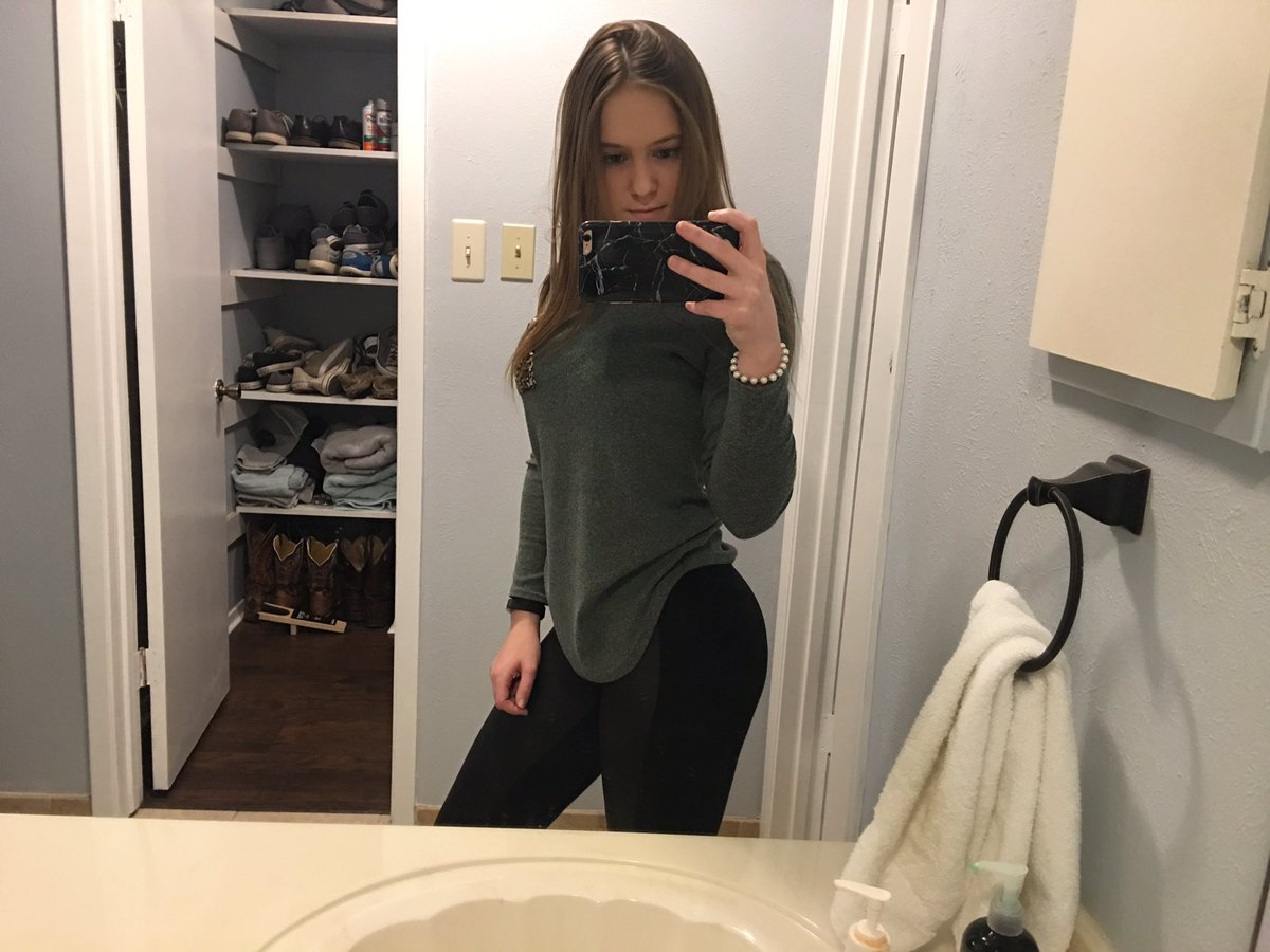 LiftwithLace's tweet photo. I didn't always know what I wanted to do, but I knew the kind of women I wanted to be. #strongwomen https://t.co/ty8dOpVSYU