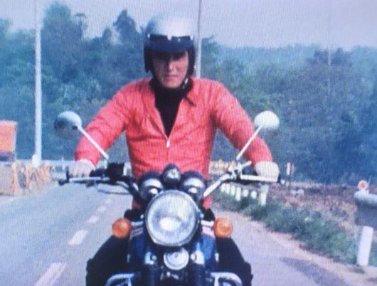 風見志郎の衣装といえばこの青シャツ、白ベストのイメージが強過ぎます