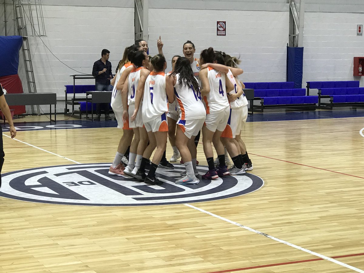 AFMBOficial's tweet photo. ¡FeBAMBA campeón! Tras vencer a Entre Ríos 64-40 con 15 puntos de Julieta Ale se consagra bicampeón del Torneo Argentino de Selecciones. https://t.co/8108L3gnmo