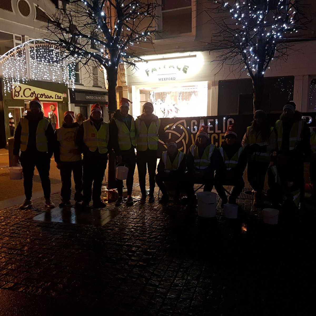 Wexford mens and ladies footballers, hurlers and camogie players all represented at the <a href="/GaelicVoices4Ch/">Gaelic Voices For Change</a> #SolidaritySleepout Heartwarming to see how generous people are! Every bit helps! #endhomelessness