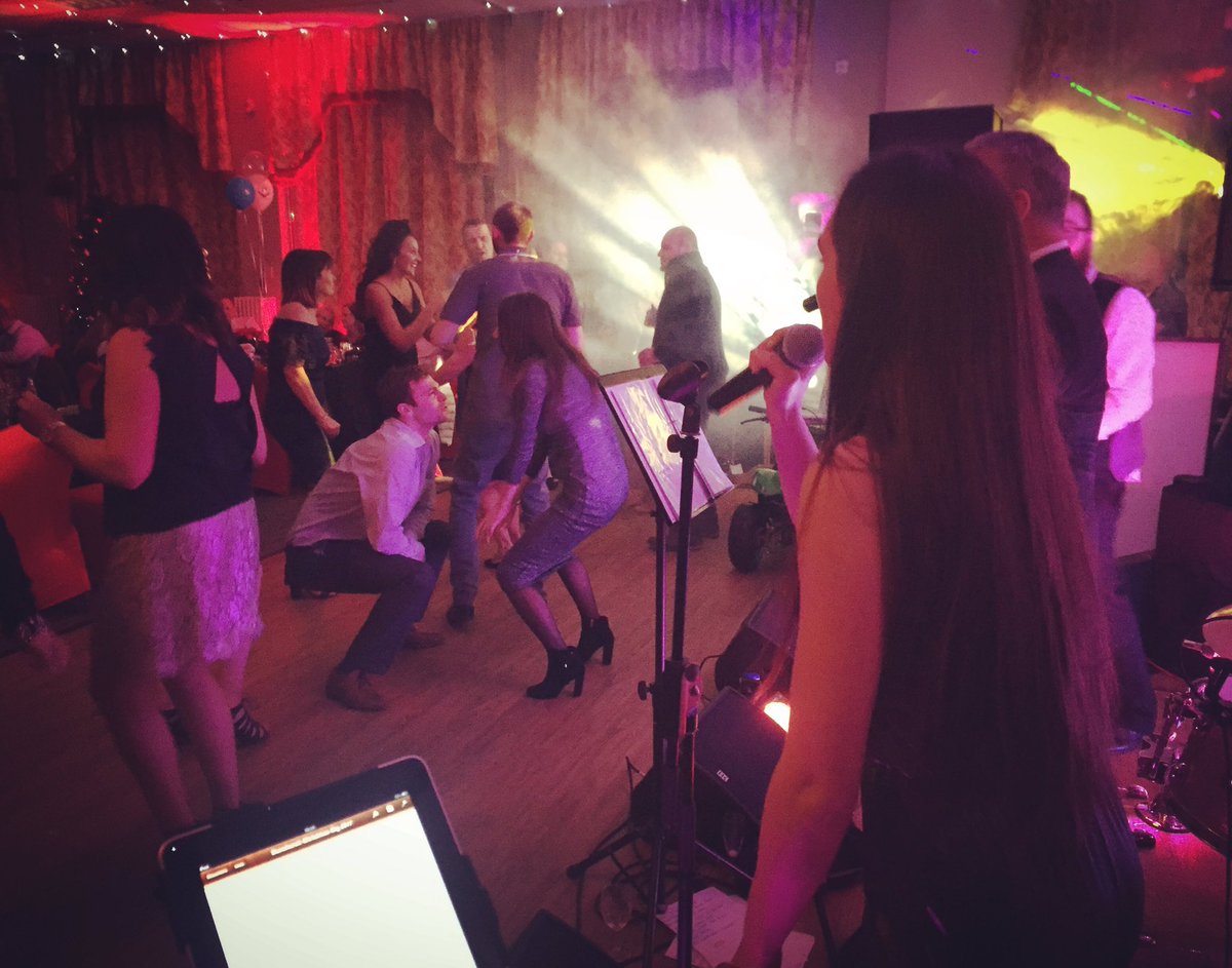 StreetlightSoul's tweet photo. Two gig weekend done! Thank you @dunchurchpark and everyone that came to the Christmas party nights. A BIG MERRY CRIMBO from Streetlight Soul! Don't leave it too late to get your bookings in for 2018 🍾 https://t.co/DBULUxMoVQ