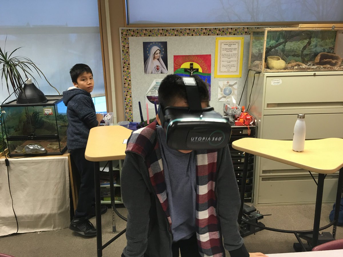 WolfBitsLeader's tweet photo. @ycsnwt @Weledeh @micahshippee @simonegessler #virtualreality  #AR  #jigspace #kouji #sitesinvr #worldbrush- AR / VR day - Students used AR and VR using the Sites in VR app to learn about a castle or tower then view it in virtual reality! Then we checked out AR apps for ed! https://t.co/nzLhXuGWkn