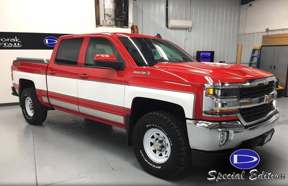 TheChadColby's tweet photo. Ok this #oldschool @ChevyTrucks looks cool 👍 https://t.co/qql6joY2OB