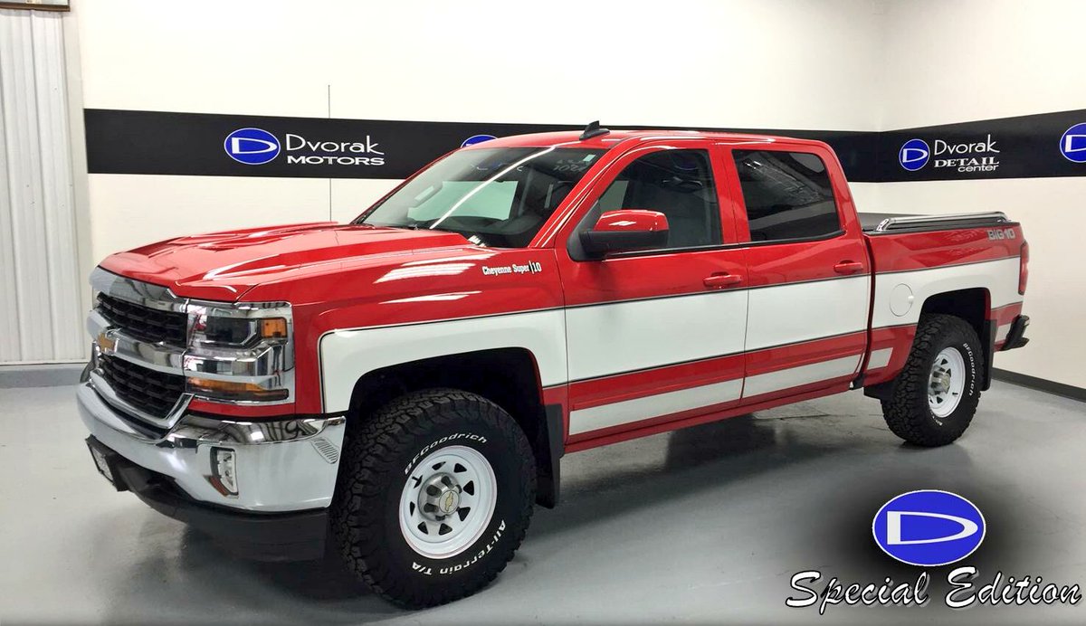 TheChadColby's tweet photo. Ok this #oldschool @ChevyTrucks looks cool 👍 https://t.co/qql6joY2OB