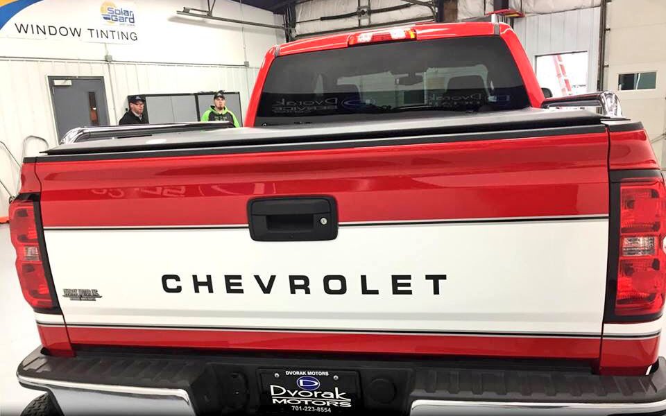 TheChadColby's tweet photo. Ok this #oldschool @ChevyTrucks looks cool 👍 https://t.co/qql6joY2OB
