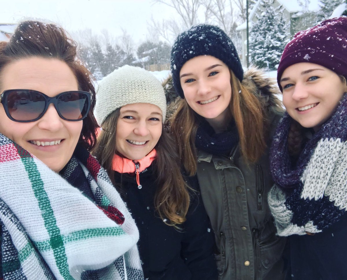 ChristaFrey's tweet photo. It was a pretty wintery day at Blue Mountain #itsstartingtofeellikeChristmas https://t.co/C1rlfsKn1Z