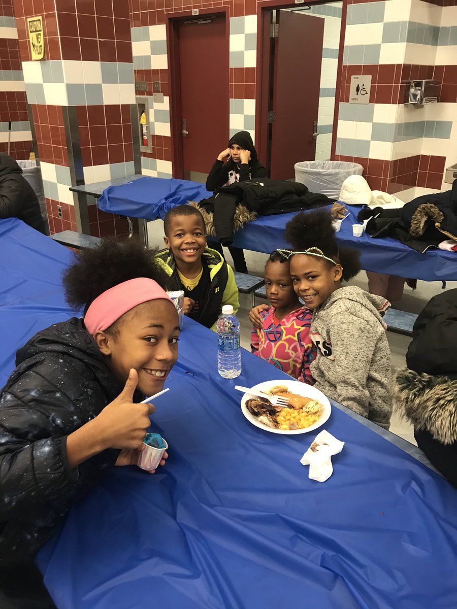 RockawayRising's tweet photo. We had too much fun(and sugar!) at the @NYPD100Pct Christmas party today ❤️🎄#farrocktheholidays https://t.co/BsnUOL2xAr