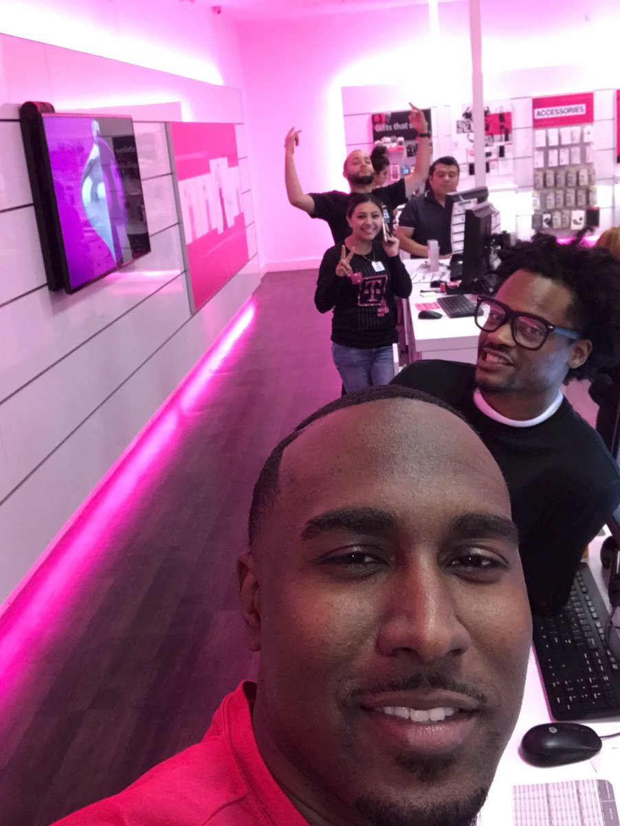 DwillCornielus's tweet photo. Everyone Is showing the magenta Love @jazzy_fizzle925 @jmoney983c @FinesseEW @DarthNater87 @nazarma https://t.co/HzJ563NEzW