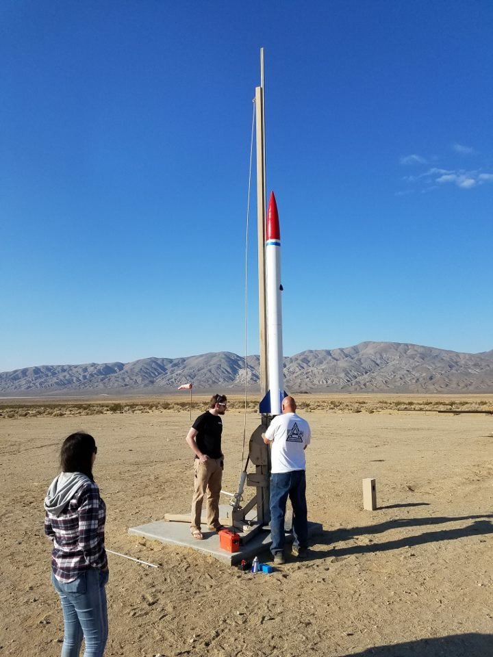 CPPLRL's tweet photo. Today we had a successful subscale launch which tested the avionics and recovery system for the #BroncoLaunchVehicle. Stayed tuned for more updates as we draw closer to the new year! #WeAreCPP #CPPLRL @cppengineering @NCRFoundation @calpolypomona https://t.co/98MLLs2xc8