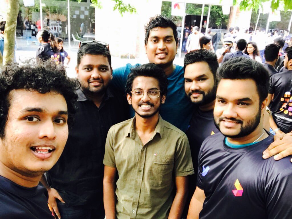 IamRavindu's tweet photo. The Senanayakians! 🌕🌑🌕

#TweetupSL 

Cc: @gayan_mh, @AzzamAmeen, @Twin_Ayya, @Twin_Malli, @itsme_madboy https://t.co/C0zCZBqyIZ