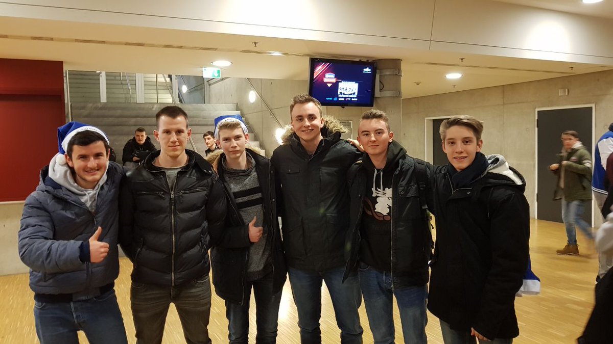 Maxiking681's tweet image. Danke für das Pic @SpiidiCS 👌 
War ja des kompletten Geistes!  
#ESLWinterMeisterschaft2017 @ManuelSpybye @11le0n @steffain__