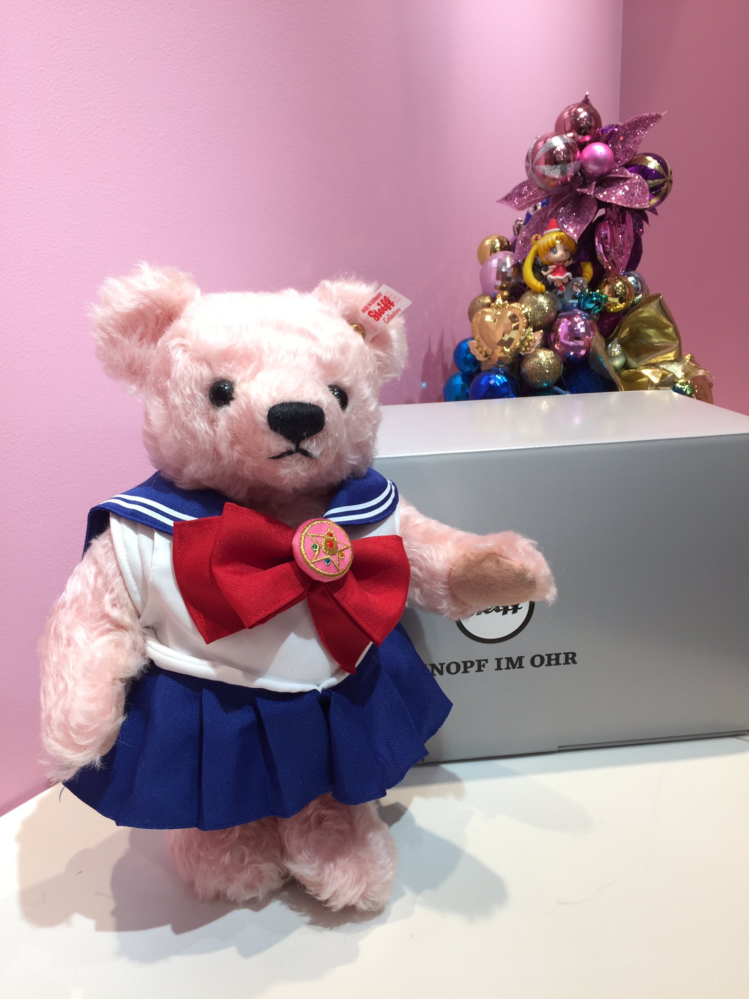 ピンクシュタイフテディベア (セーラームーンとのコラボ商品)