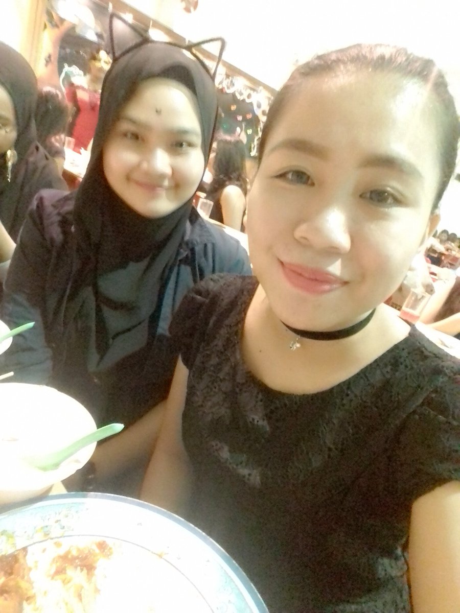 Eralc6's tweet photo. "clae simple juga kau"
me - ba mo p makan ja pula kan ππ
#lastNight #done1styear #CONnight https://t.co/DVriCmBwf9