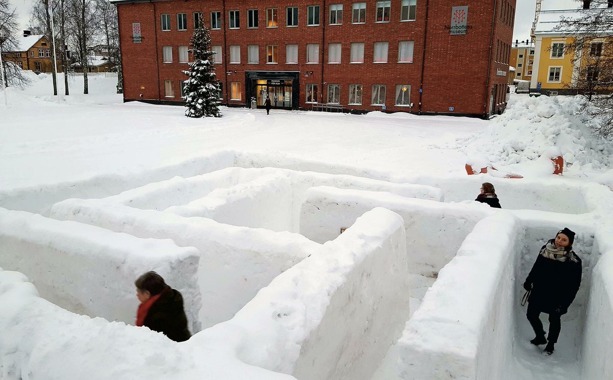 nbmuseum's tweet photo. I museiparken bygger vi just nu, tillsammans med Luleå kommun, en stor snölabyrint för små och stora barn. Den kommer att stå klar inom kort, men redan nu är det fritt fram! Birgitta Linhart står för formgivningen. https://t.co/T40rDmYDgg