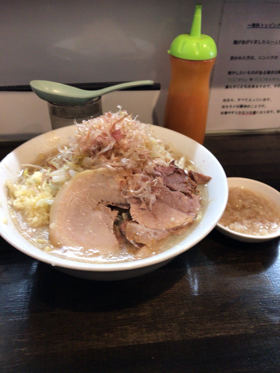 ラーメン荘 これが好きだから 夜 塩ラーメンと塩和え麺の両方をやります この日は 通常のラーメンと和え麺も提供してますので よろしくお願いします 塩ラーメンは ピンク 食券を 塩和え麺は ピンク の食券は 青の洗濯バサミを挟んで下さい