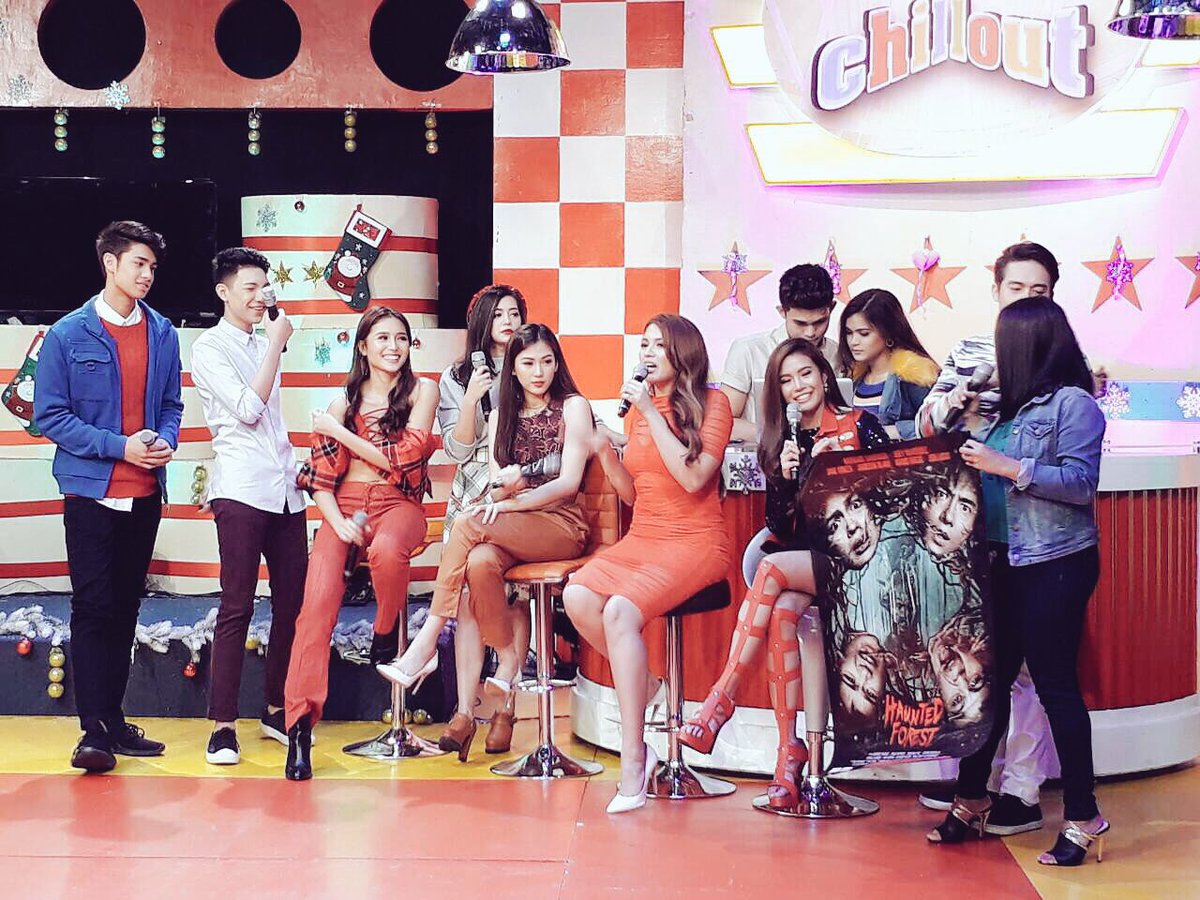 RegalFilms's tweet photo. Miho, Maris, Myrtle, Jameson, and Jane at ASAP Chillout! #HauntedForest8DaysToGo #HauntedForestonASAP https://t.co/MKrF9FnpW6