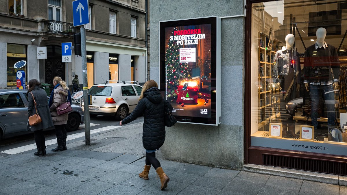 go2digital_hr's tweet photo. What do you want for Christmas? Under the Xmas tree...@Tele2Croatia #christmaswishes #dooh #digitalsignage #gifts https://t.co/aNpo6pIUIC
