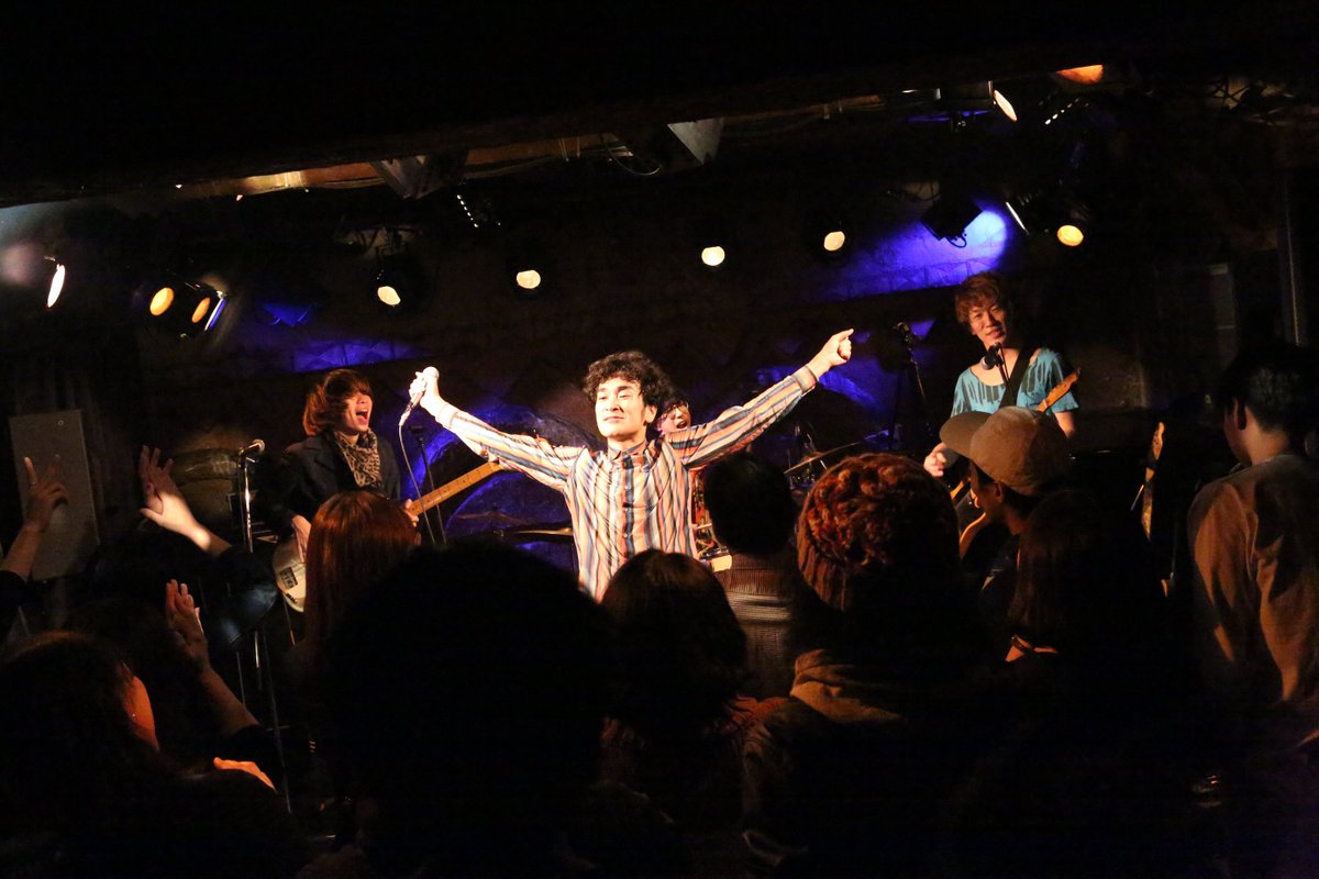 the_survibes's tweet photo. 昨日のTHE SURVIBES  ONE MAN SHOWにご来場の皆様ありがとうございました！
これにて2017年のライブは終了！
様々な変化を駆け抜けた1年でした！本当にありがとうございました！そして来年もよろしくお願いします！ https://t.co/OLK1O95VVL