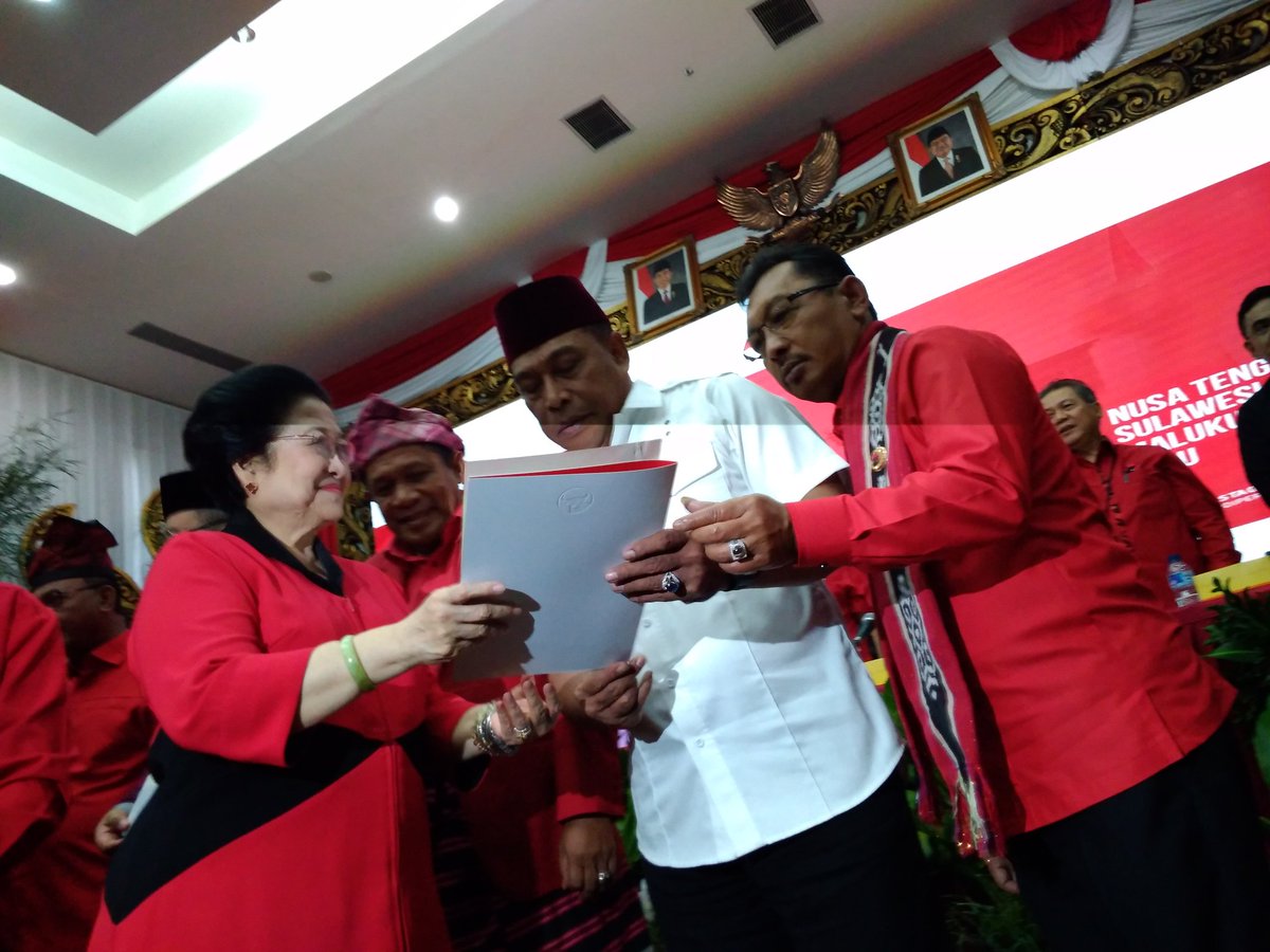GesuriID's tweet photo. Inilah keempat pasangan calon gubernur dan calon wakil gubernur yang diusung @PDI_Perjuangan dan siap bertarung di Pilkada Maluku, Sulawesi Tenggara, Riau dan NTT tahun 2018 #politikhijau @Hasto_66 @kominfopdip @ganjarpranowo https://t.co/Wv4ZcGUm3d
