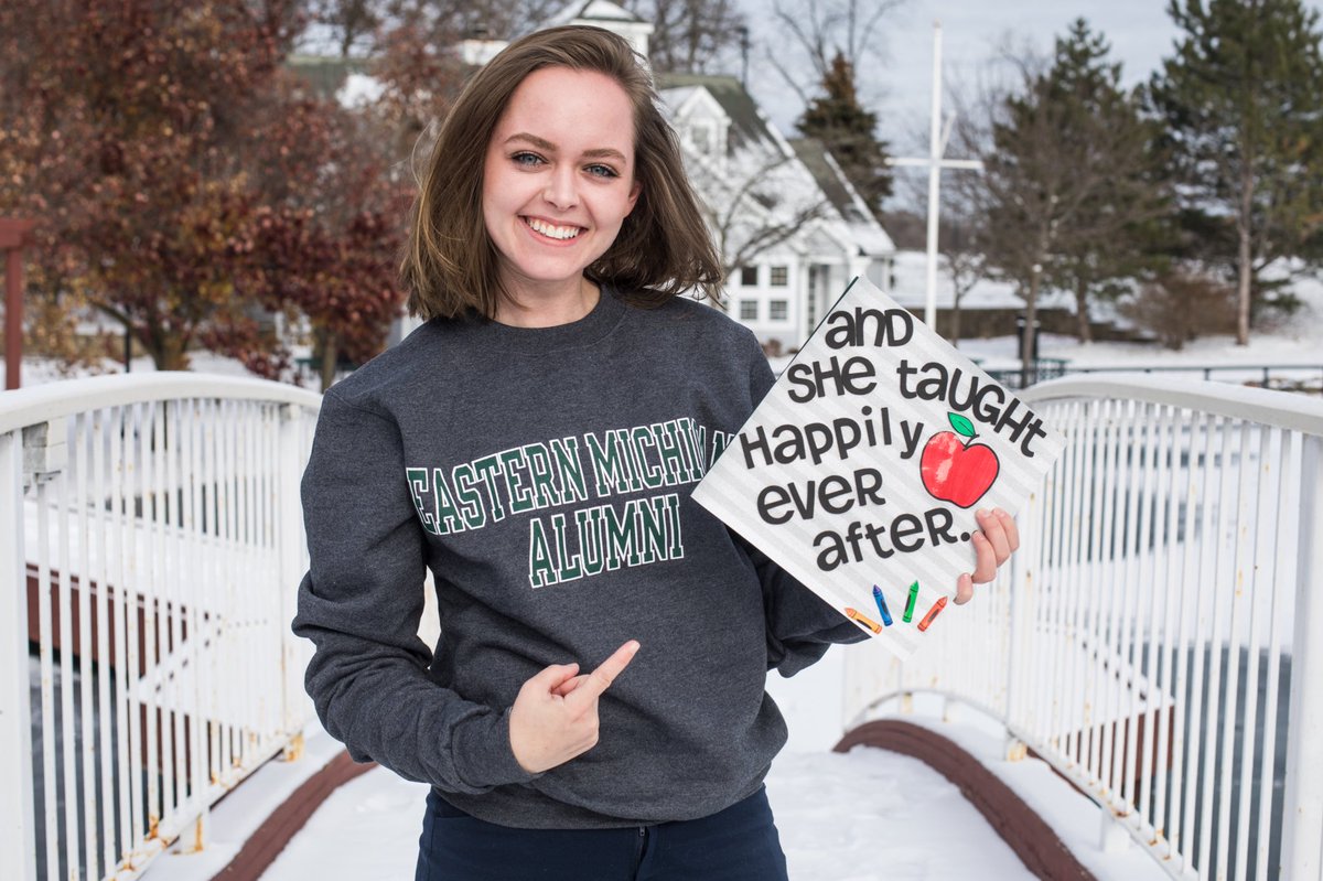 misstravis17's tweet photo. Today I graduated from college and officially became a teacher! 🎉🙌🏻🎓🍎📚 #TruEMU https://t.co/ADivv4fYUr