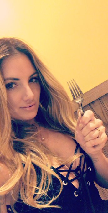 Don&rsquo;t come between me and my food  #fatkidstatus https://t.co/XlsKRhZvUh<a href="/tag/fatkidstatus"class="tags">#fatkidstatus</a>