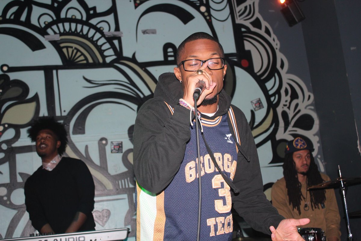 Fred_ET_'s tweet photo. Ainโt bout how ya start, itโs how ya finish. (Or you can be fye at both and make big statements on both ends)
#ETSZN!๐ฝ#4rfQ #GGAFWOSI!๐ญ #94ETFM
๐ธ/๐น: @jugothegod
It was a great turnout at #theearlyshow, thank yโall, see yall 3018!
Footage soon, peace, love. โ๐พ https://t.co/QRVG7eVLoc