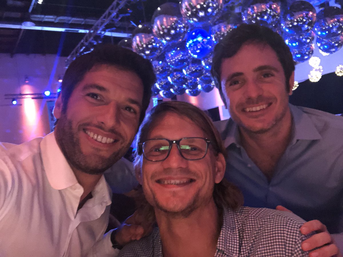 ridoyaga's tweet photo. #cumplefito https://t.co/fxcqDLdfxh