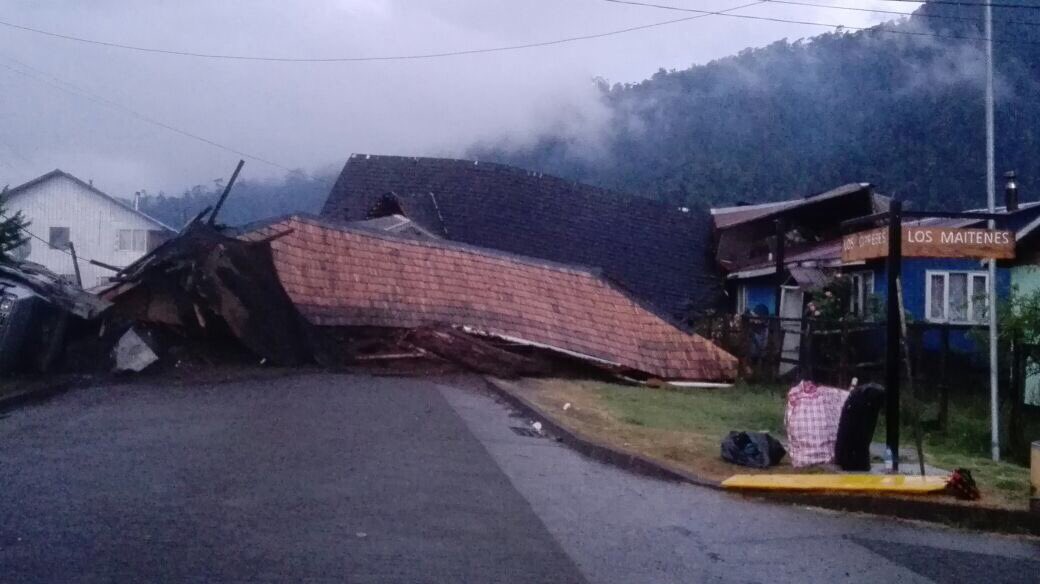 m_coke's tweet photo. #aluvión #VillaSantaLucia región de los lagos, llegamos desde Hospital de Aysén para relevar a equipo médico de la posta. https://t.co/9MvMHpy8Yi