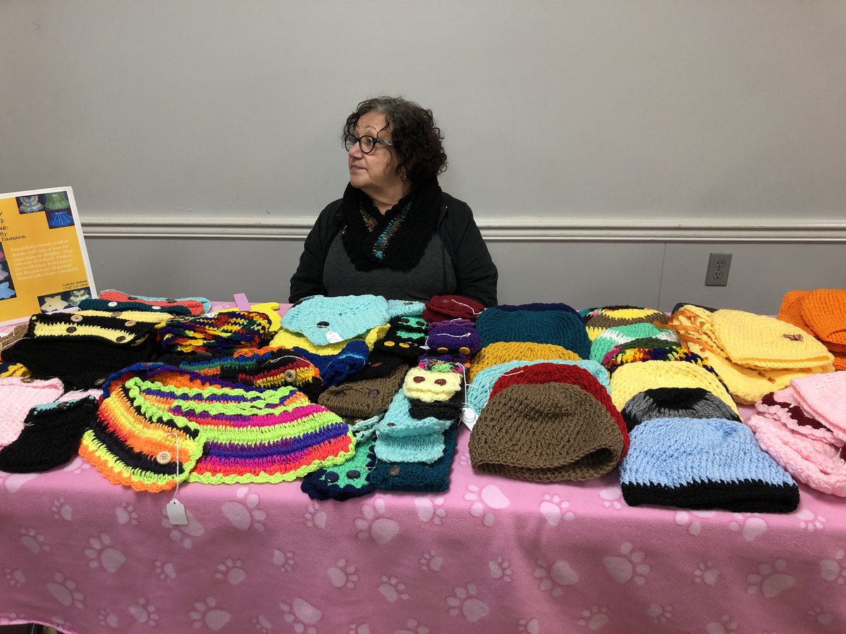 xprettypisces's tweet photo. Hey guys, this is my grandma at her arts &amp; crafts show today. She used to love doing these shows &amp; selling her handmade things but ever since Trump has been elected &amp; all these racist have been out people just walk by her table &amp; talk shit thinking she doesn’t know english -_- https://t.co/zcc2egm5LL