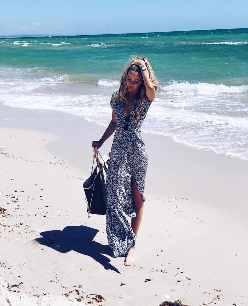 augustethelabel's tweet photo. Barefoot moments with @alexiaaslanidis in our Daisy Love Wrap Maxi ~ our kind of Sunday 💙 #augustesummer #augustethelabel #shelivesfree https://t.co/60IYUorul7 https://t.co/70Y1yfAJsS