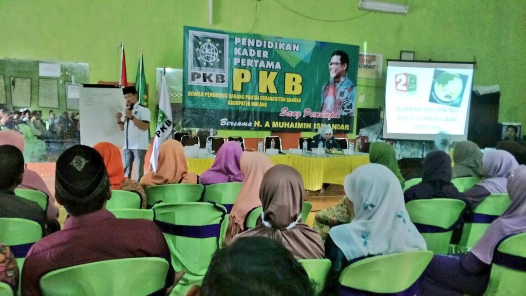 KaderPKBJatim's tweet photo. Instruktur @Rusytee memberi materi Ideologisasi NU-PKB pada Pendidikan Kader Pertama @PkbMalang @DPP_PKB @dpwpkbjatim @cakimiNOW @halimiskandarnu https://t.co/vAVxeluaBw