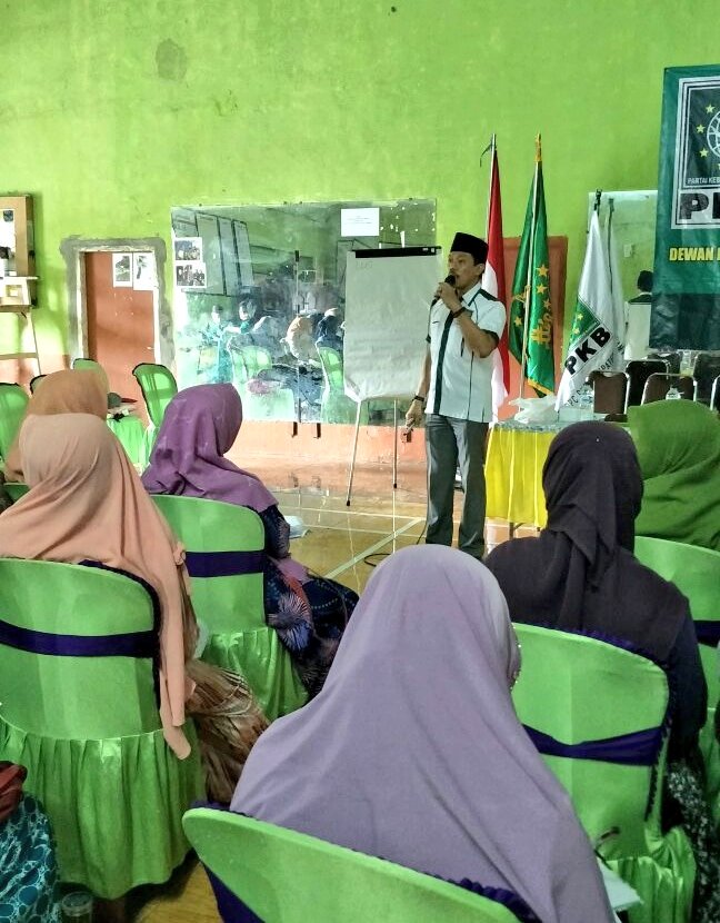 KaderPKBJatim's tweet photo. Instruktur @Rusytee memberi materi Ideologisasi NU-PKB pada Pendidikan Kader Pertama @PkbMalang @DPP_PKB @dpwpkbjatim @cakimiNOW @halimiskandarnu https://t.co/vAVxeluaBw