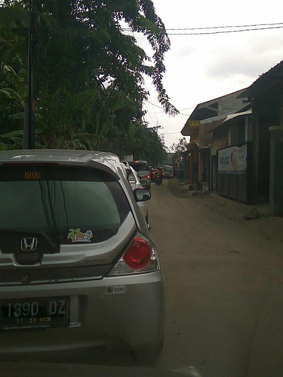 windsNet's tweet image. Klo mau ke bosem wonorejo, harap sabar dan bisa gantian. Krn jalan akses kecil. Ditambah ada galian PDAM. @e100ss