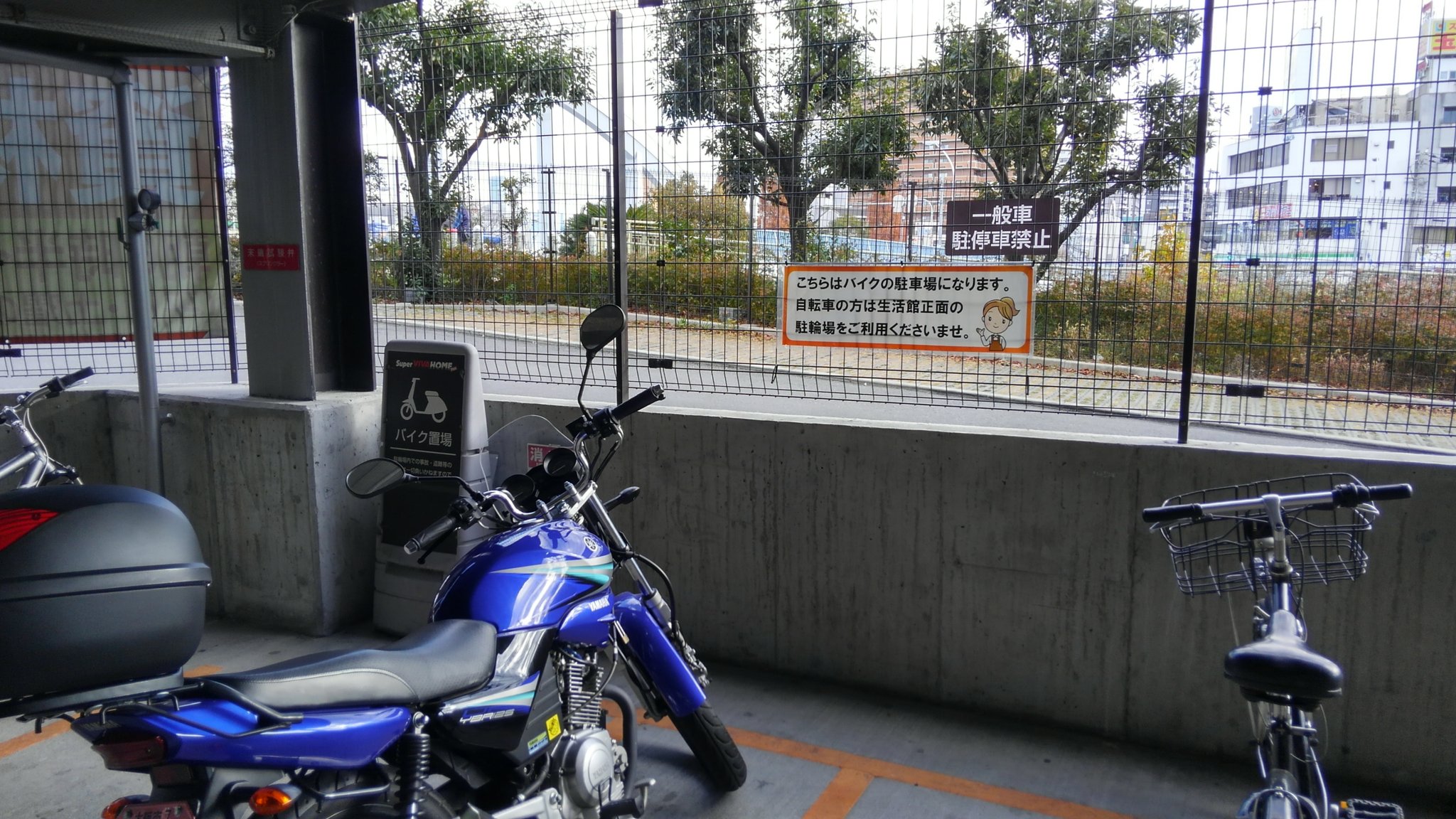ぬけさく 京セラドームのビバホームに来た バイク駐車場がわかりにくいけど営業時間中は無料 搬入車出入口を目指しましょう T Co Q7s7ixu3kf Twitter