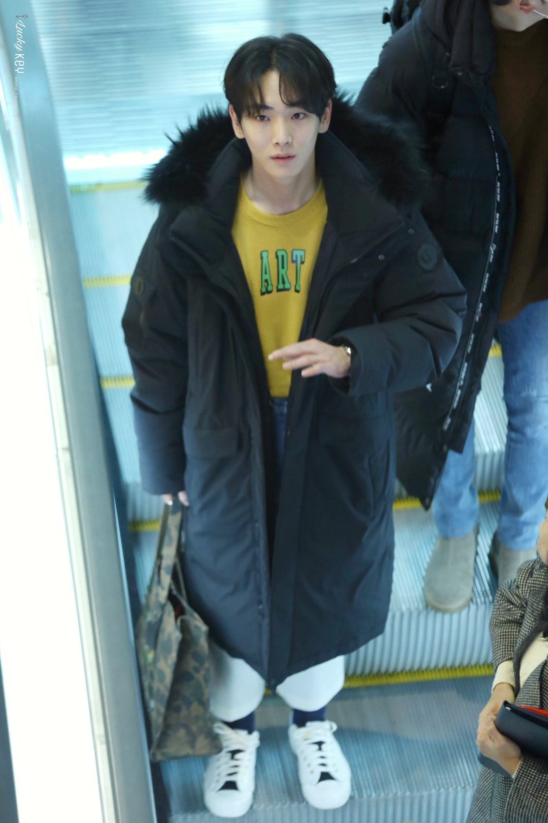 LuckyKey07's tweet photo. 171217 인천 출국 안녕^^ 😄#키 #기범 #Key https://t.co/KsnMcEPexy