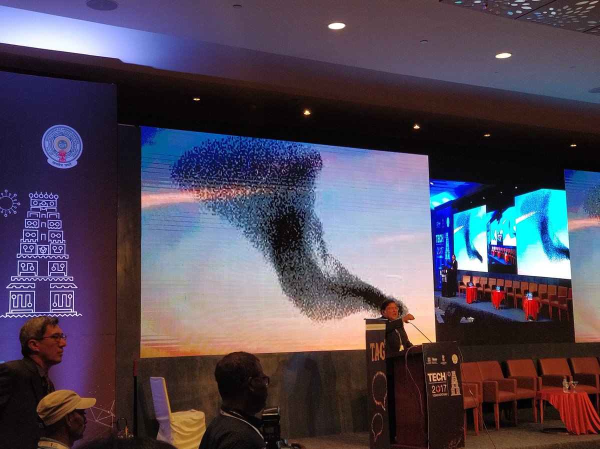 Anusha_R_'s tweet photo. Q: Can management objectives be fulfilled without managers?
A: YES, with common objectives (as done by a flock of birds or ants as done by the audience - clapping synchronously.)
- Sugata Mitra
#SelfOrganisingSystem
#TECH2017 @UNESCO_MGIEP
#CLIxInitiative @clixinitiative https://t.co/UTxop1bZmb