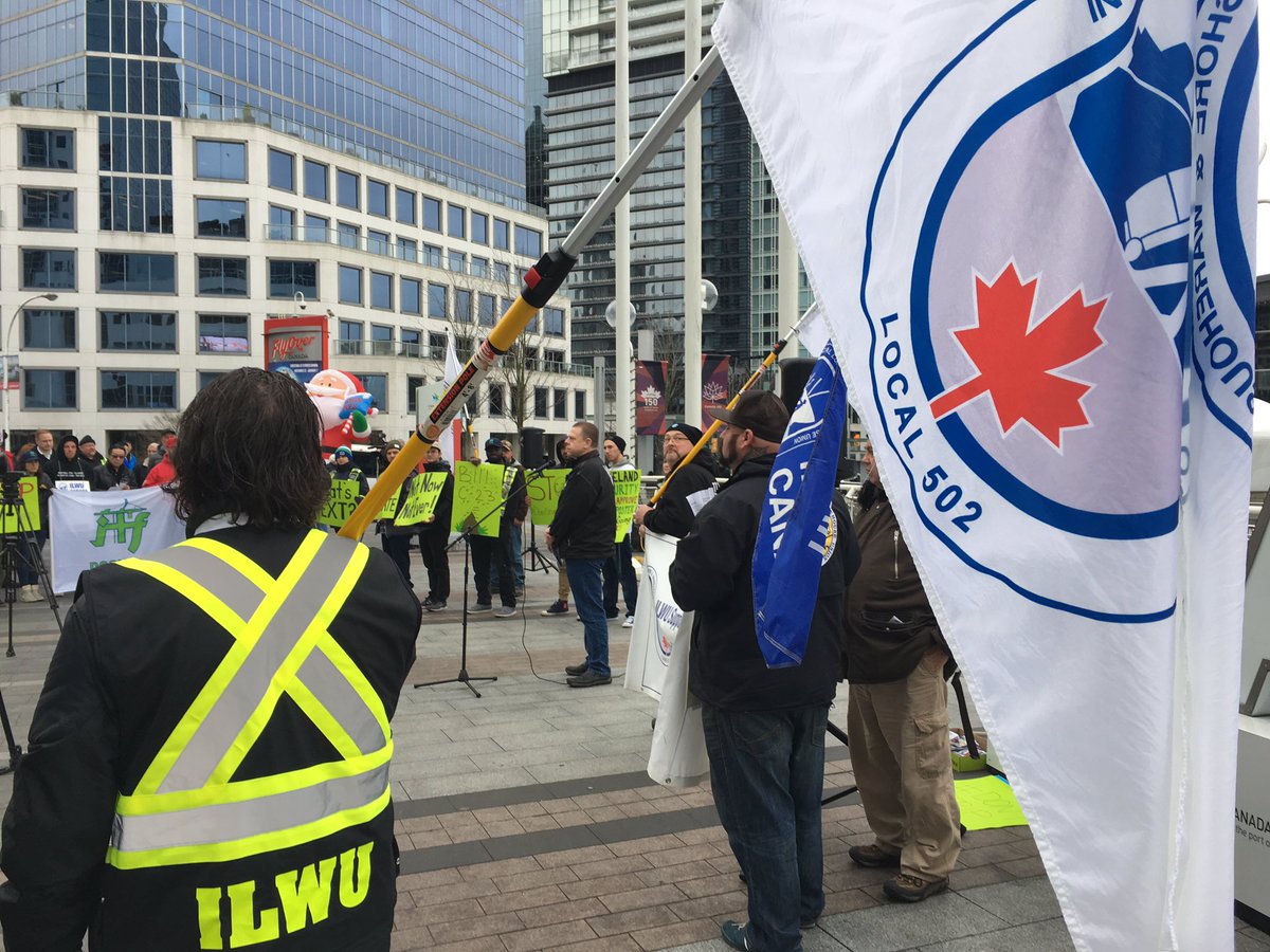 CityNewsVAN's tweet photo. UPDATED ARTICLE: A civil liberties group has serious concerns for travellers in a soon-to-be-law that expands US border agents powers at certain Canadian ports: 
https://t.co/Q4187CE3kN https://t.co/hz0U2erT9m