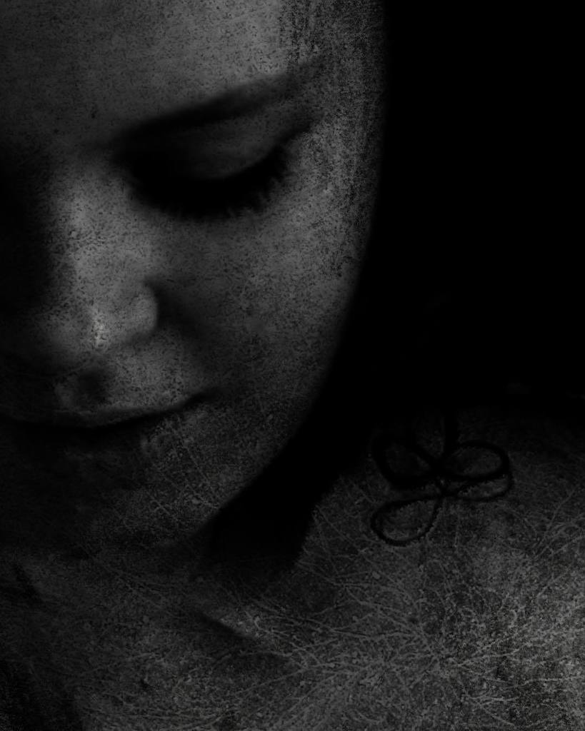 thecaernival's tweet photo. Detail of "Bomber I" - doing some cleanup, still working...
•
Caernival War Bodies
•
•
•
•
•
#contemporaryart #fineart #ig_bnw #wonderland_arts #sombrebeings #masters_of_darkness #portrait #blackandwhite #fiftyshades_of_darkness #artistz_united #… https://t.co/wxHxIFcjWq https://t.co/GTi2BE9AKz