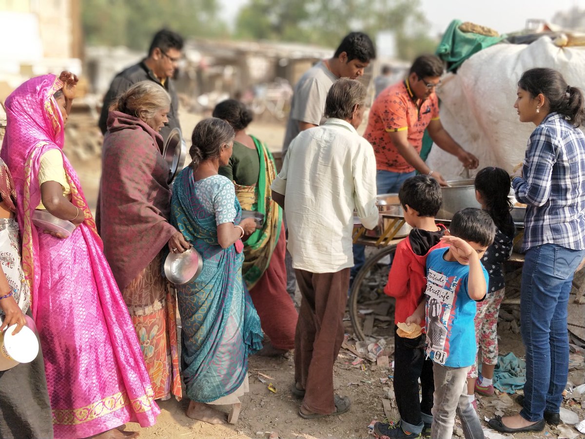 anishcshahh's tweet photo. Sunday morning #activities
Distributed #chholepuri #sweet
Thank you for taking this great opportunity to #Tapanbhai &amp; family. https://t.co/OfswT3twGP