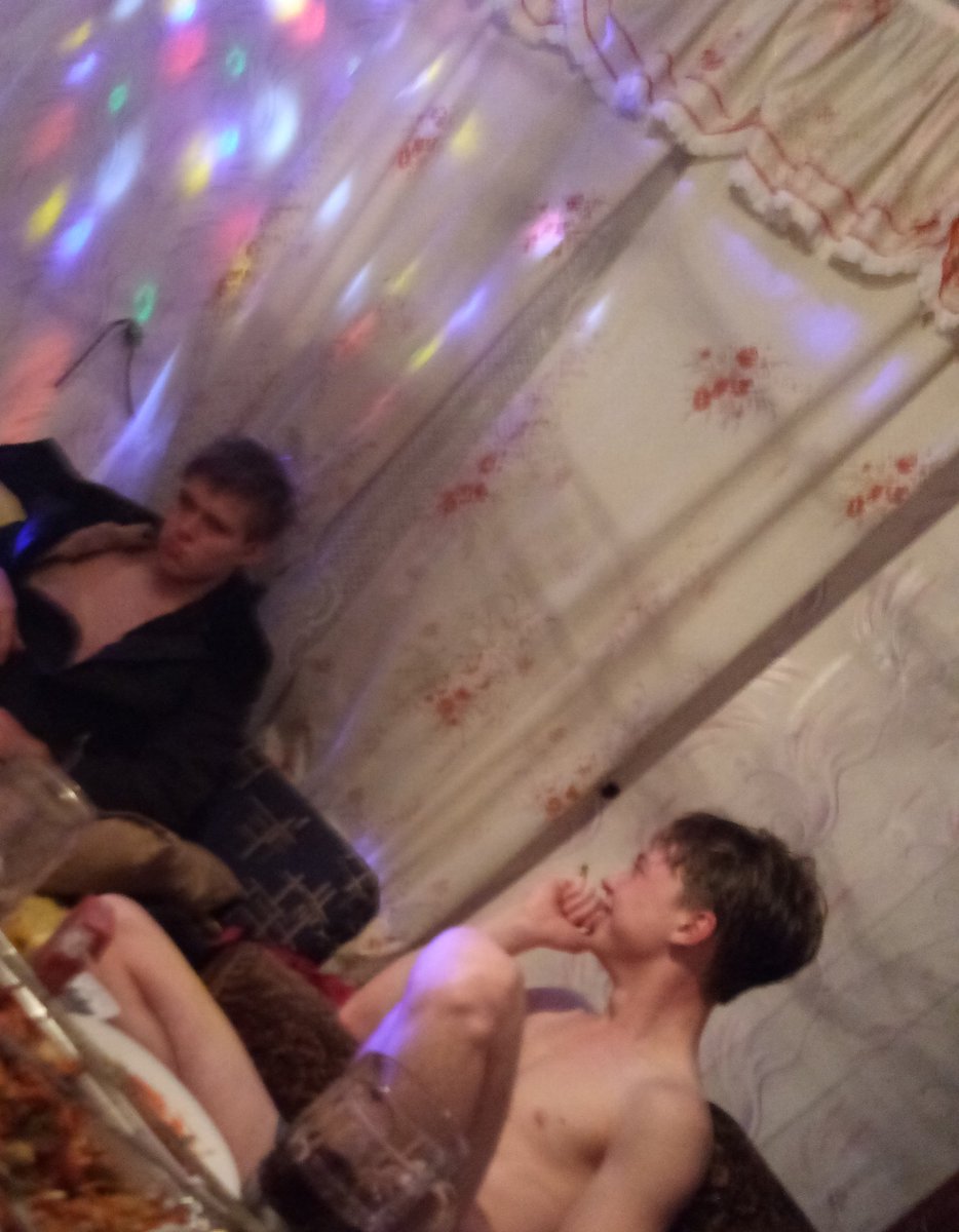 surm_elu's tweet photo. Найдите себе такого человека, который будет смотреть на вас так же, как Муля на Степу https://t.co/JgW1MoAi9u